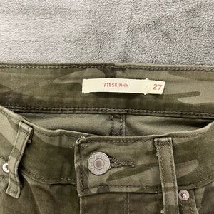 Levi’s 711 skinny 27